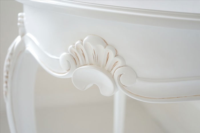 白の猫脚コンソールの写真