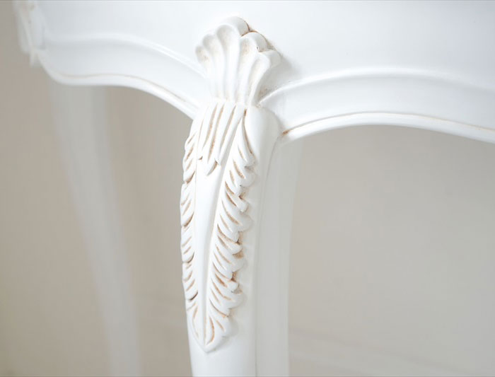 白の猫脚コンソールの写真