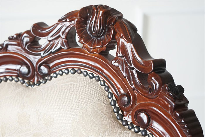 アンティーク調ダイニングチェアの写真