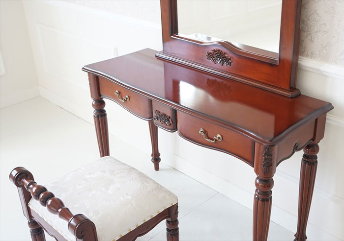 アンティーク調ドレッサーの写真