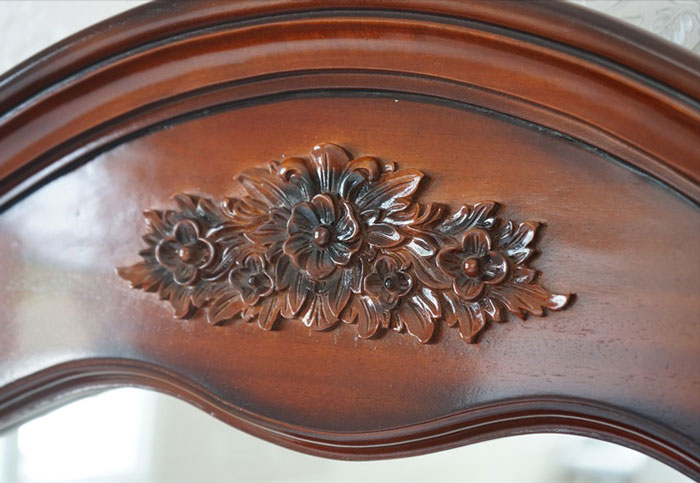 アンティーク調ドレッサーの写真