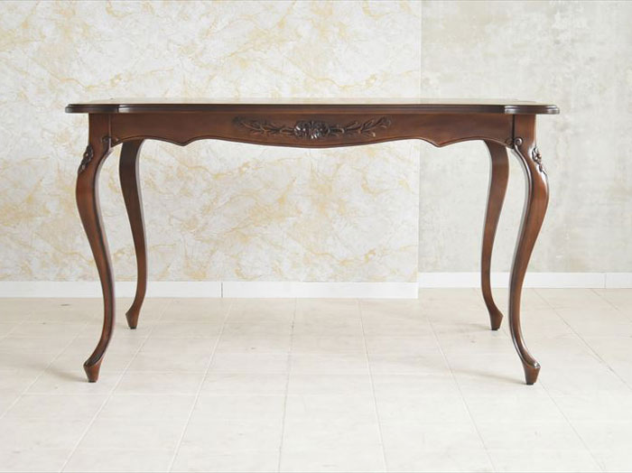 ダイニングテーブルの写真