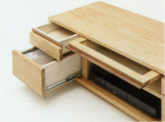 取り扱いも楽々跳ね上げ式の扉