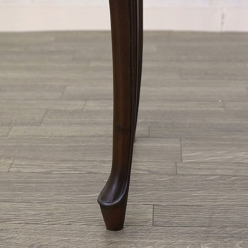 すらっとした猫脚