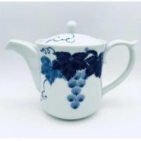 ぶどうこだわりのポット　有田焼　青花