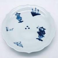 異人づくし桔梗渕台皿　青花　有田焼