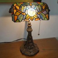 おしゃれなバンクランプ　薔薇とトンボ　ステンドグラステーブルランプ　