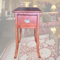 天板の彫刻が素敵なアンティーク調スリムテーブル　輸入家具　【送料無料】