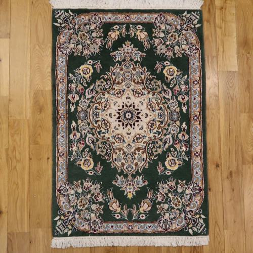 ペルシャ絨毯　ナイン産　約97×66cm