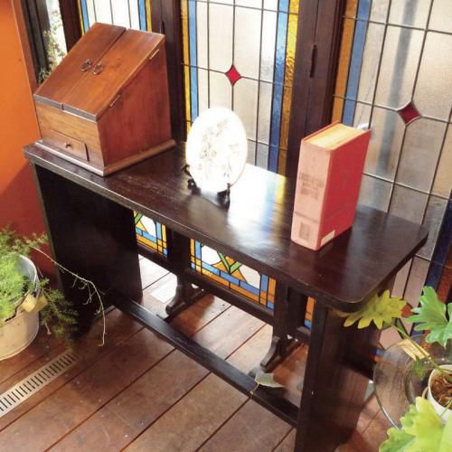 チーク材の無垢材で作ったウェイティングテーブル　アジアン家具