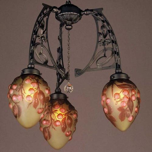 サクランボのモチーフのチェーン吊3灯シャンデリア照明　(レッドチェリー)　ガレコレクション